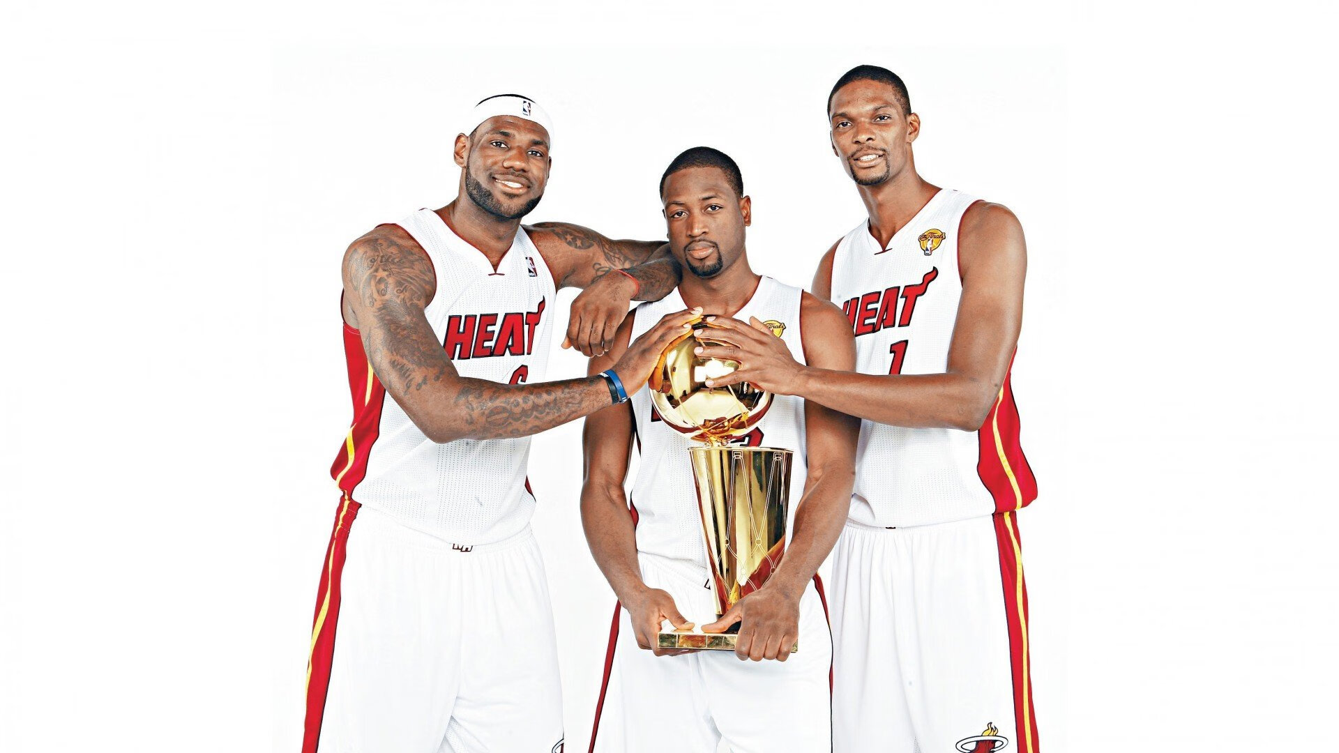 红牛二队险胜迈凯伦,维斯塔潘高光表现改写格局